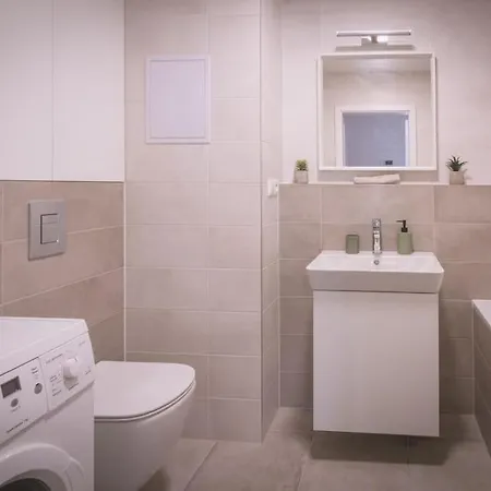 Novy Stylovy Byt, Blizko Letiska Apartment